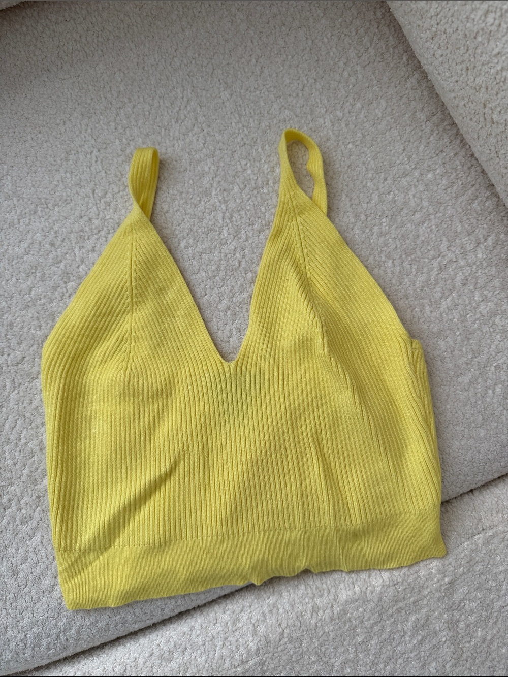 PrettyLittleThing Lemon Yellow Ribbed V-Neck Cropped Cami